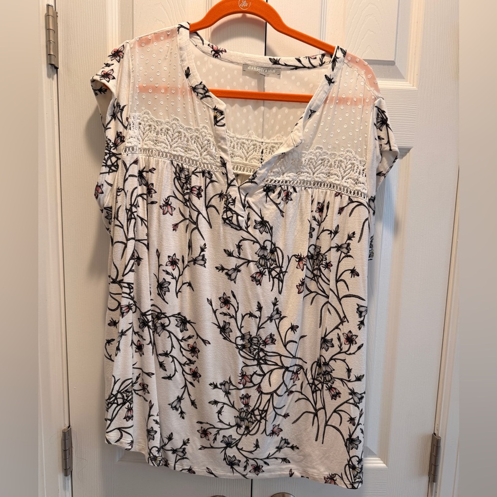 Daniel Rainn White Floral Top 2X